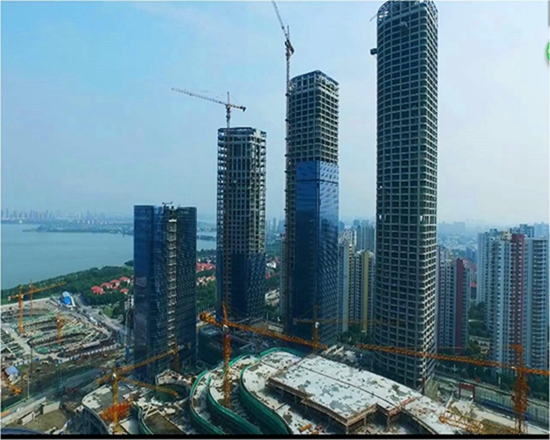 “苏州中心”成功封顶 “城市共生体”呼之欲出 “苏州中心”成功封顶 “城市共生体”呼之欲出