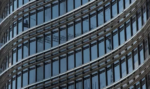 武汉绿地中心主体结构高度突破“300米”大关