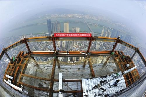 湖南第一高楼钢结构封顶 打造新一长沙城市综合体 湖南第一高楼钢结构封顶 打造新一长沙城市综合体