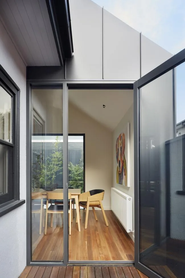 BIM建筑|影子室第 / Nic Owen Architects
