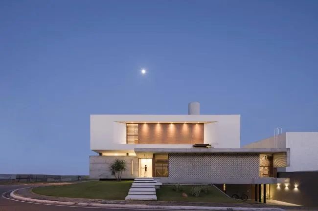 BIM建筑|沉寂优雅的巴西室第/Martins Lucena Arquitetos