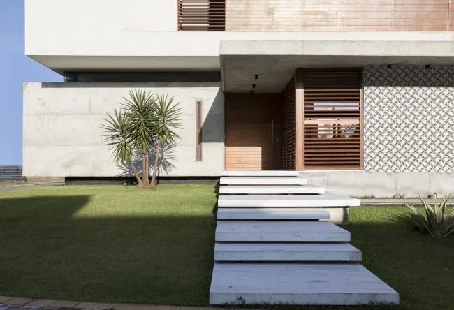 BIM建筑|沉寂优雅的巴西室第/Martins Lucena Arquitetos