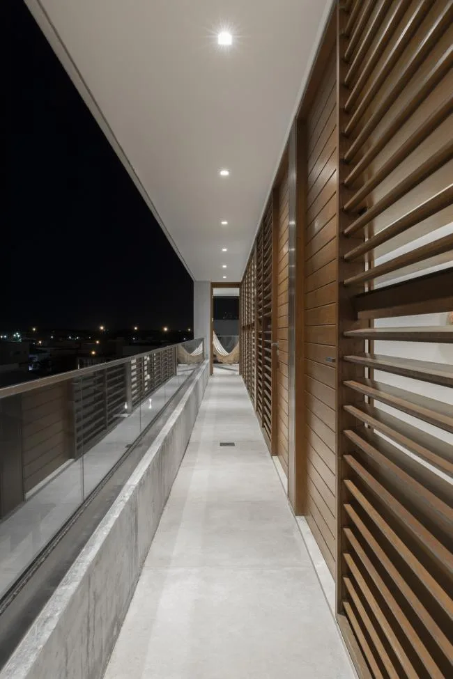 BIM建筑|沉寂优雅的巴西室第/Martins Lucena Arquitetos