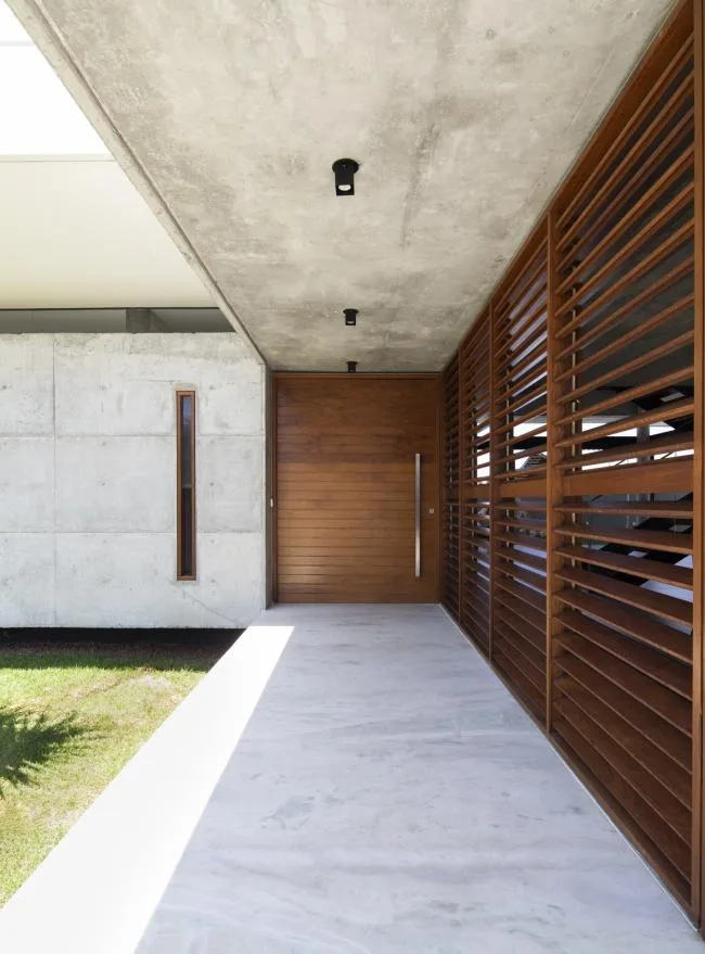 BIM建筑|沉寂优雅的巴西室第/Martins Lucena Arquitetos
