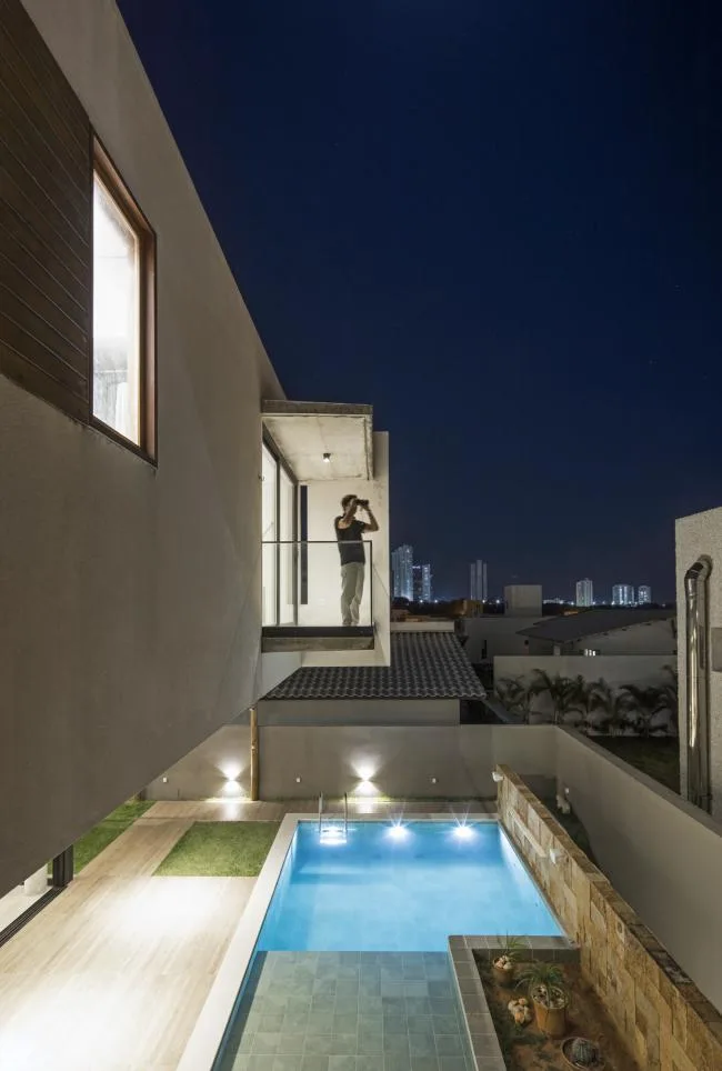 BIM建筑|沉寂优雅的巴西室第/Martins Lucena Arquitetos