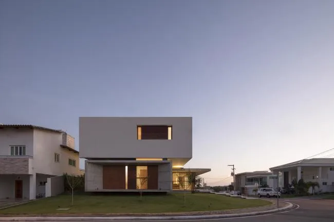 BIM建筑|沉寂优雅的巴西室第/Martins Lucena Arquitetos