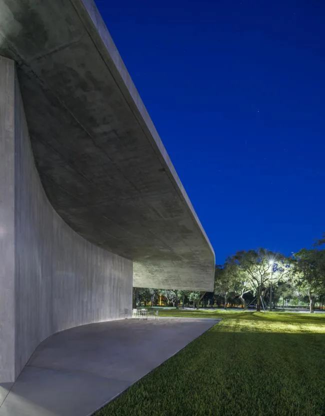 BIM建筑|仿佛在炎阳中慢慢熔化：迈阿密年夜学建筑学院