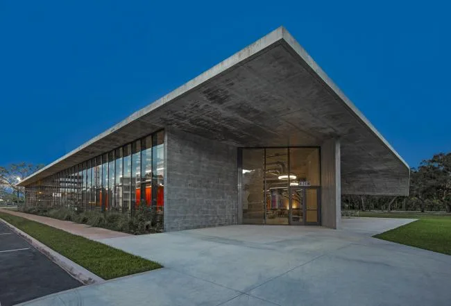 BIM建筑|仿佛在炎阳中慢慢熔化：迈阿密年夜学建筑学院