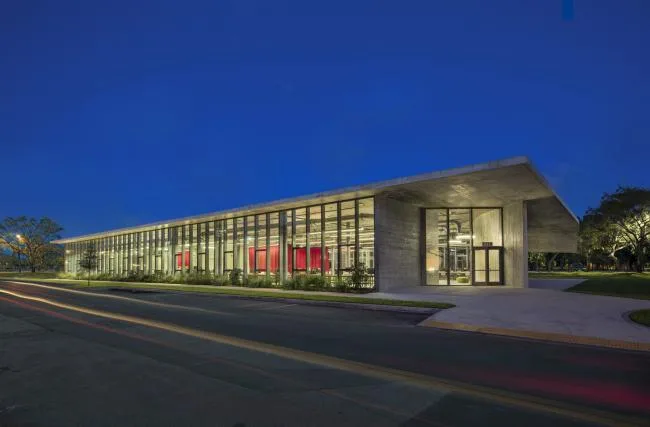 BIM建筑|仿佛在炎阳中慢慢熔化：迈阿密年夜学建筑学院