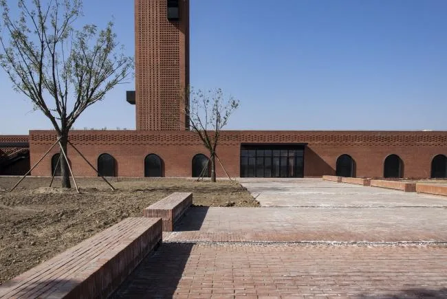 BIM建筑|湿地中的红砖塔 / 空格建筑