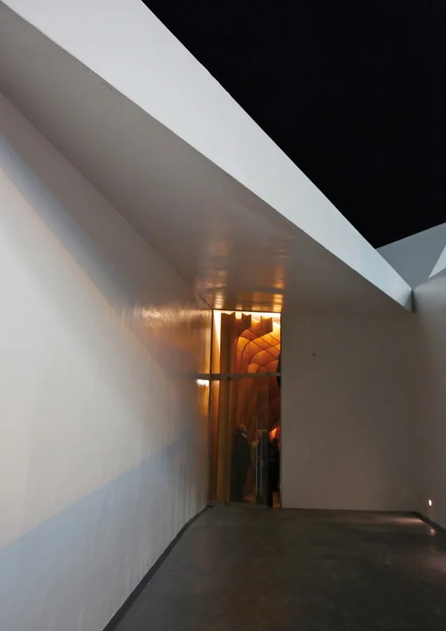 BIM建筑|几何象形般的三围体块：西格兰白色村落教堂/schneider+schumacher