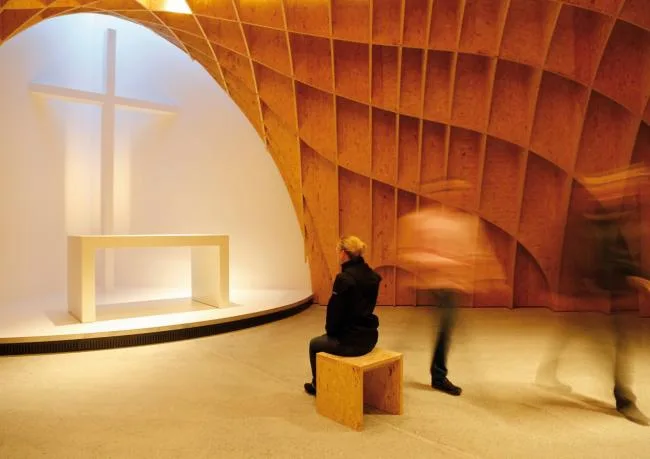 BIM建筑|几何象形般的三围体块：西格兰白色村落教堂/schneider+schumacher
