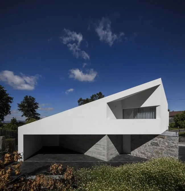 BIM建筑|现代雕塑立体切割的艺术品：葡萄牙三角室第
