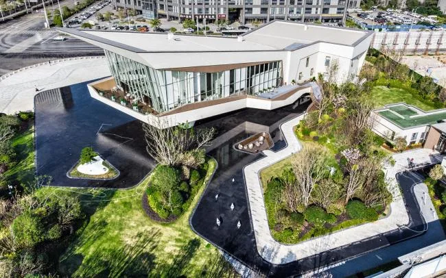 BIM建筑|展翅而飞的鹰：武汉朗廷元著生涯方法体验馆 / 成执建筑