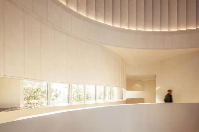 BIM建筑|展翅而飞的鹰：武汉朗廷元著生涯方法体验馆 / 成执建筑