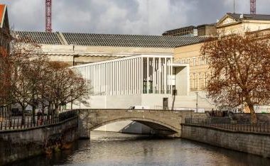 BIM建筑|柏林博物馆岛宁静素白的柱廊美术馆-BIM建筑网