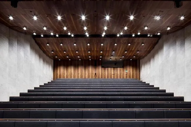 BIM建筑|柏林博物馆岛宁静素白的柱廊美术馆