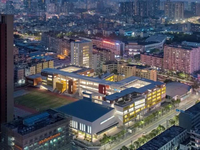 BIM建筑|嵌套的多彩盒子：华中师范年夜学从属龙园黉舍 / 筑博设计-结合公设 + H DESIGN