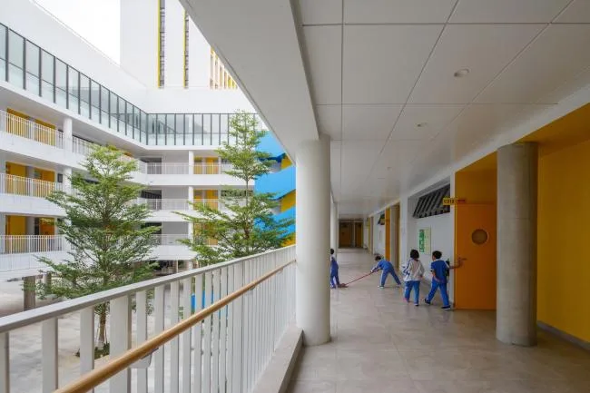 BIM建筑|嵌套的多彩盒子：华中师范年夜学从属龙园黉舍 / 筑博设计-结合公设 + H DESIGN