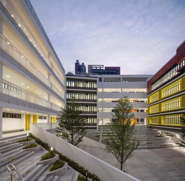 BIM建筑|嵌套的多彩盒子：华中师范年夜学从属龙园黉舍 / 筑博设计-结合公设 + H DESIGN