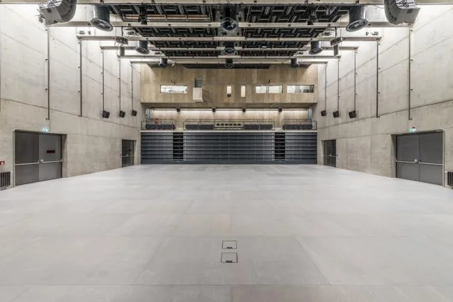 BIM建筑|外表柔嫩的混凝土建筑：DOX+ 今世艺术中间 / Petr Hajek Architekti