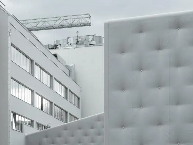 BIM建筑|外表柔嫩的混凝土建筑：DOX+ 今世艺术中间 / Petr Hajek Architekti