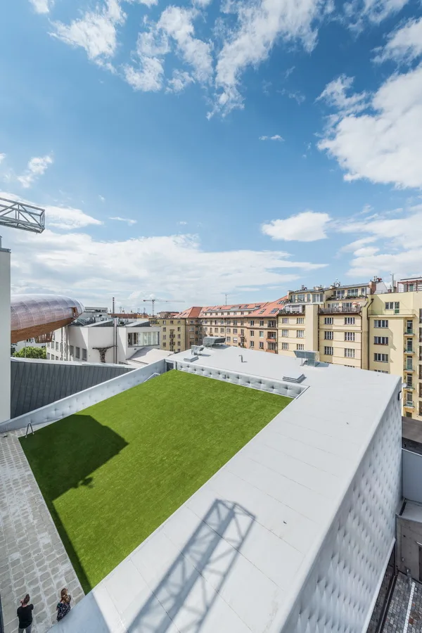 BIM建筑|外表柔嫩的混凝土建筑：DOX+ 今世艺术中间 / Petr Hajek Architekti