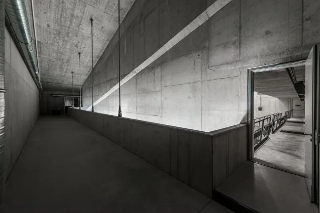 BIM建筑|外表柔嫩的混凝土建筑：DOX+ 今世艺术中间 / Petr Hajek Architekti