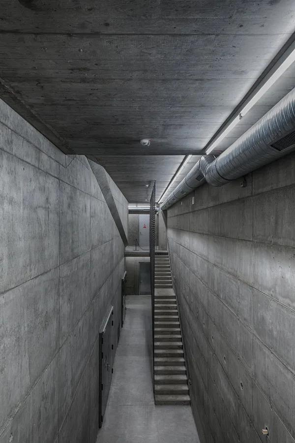 BIM建筑|外表柔嫩的混凝土建筑：DOX+ 今世艺术中间 / Petr Hajek Architekti