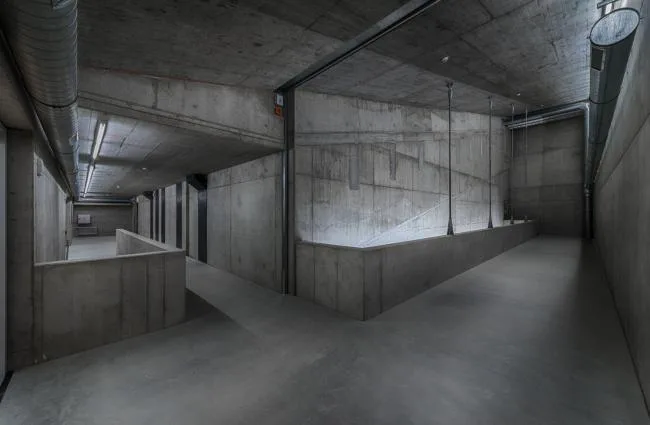 BIM建筑|外表柔嫩的混凝土建筑：DOX+ 今世艺术中间 / Petr Hajek Architekti