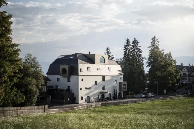 BIM建筑|源于新艺术活动灵感：意年夜利拱门旅店 / noa network of architecture