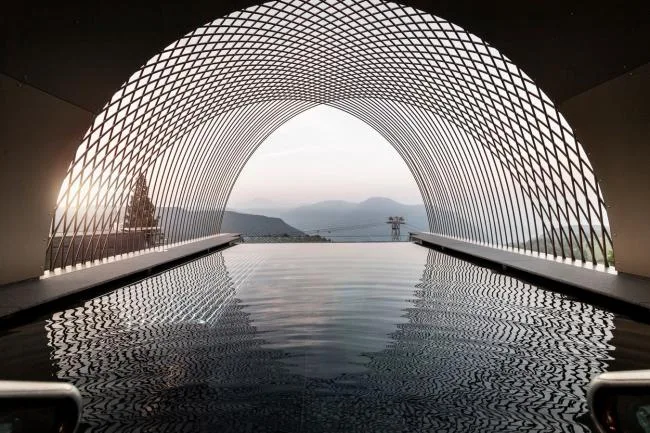 BIM建筑|源于新艺术活动灵感：意年夜利拱门旅店 / noa network of architecture