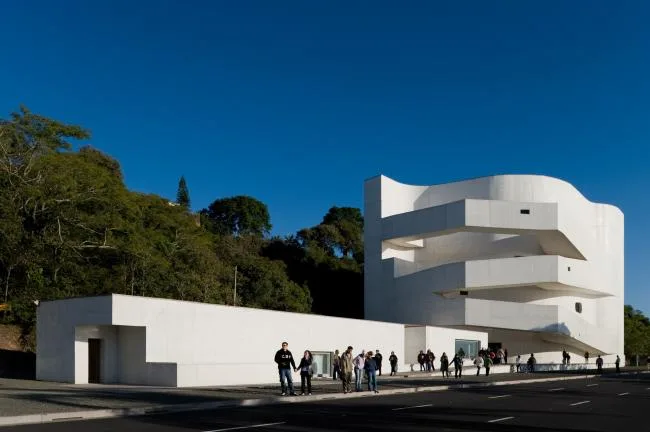 BIM建筑|层叠交织的手指坡道，在规整的秩序中追求变体 / Alvaro Siza建筑师事务所
