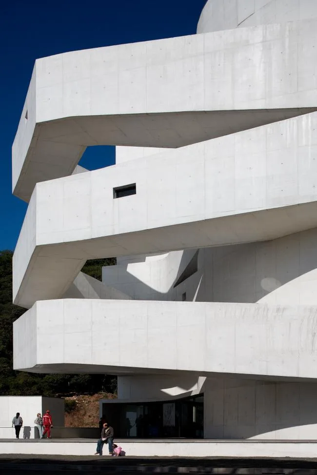 BIM建筑|层叠交织的手指坡道，在规整的秩序中追求变体 / Alvaro Siza建筑师事务所