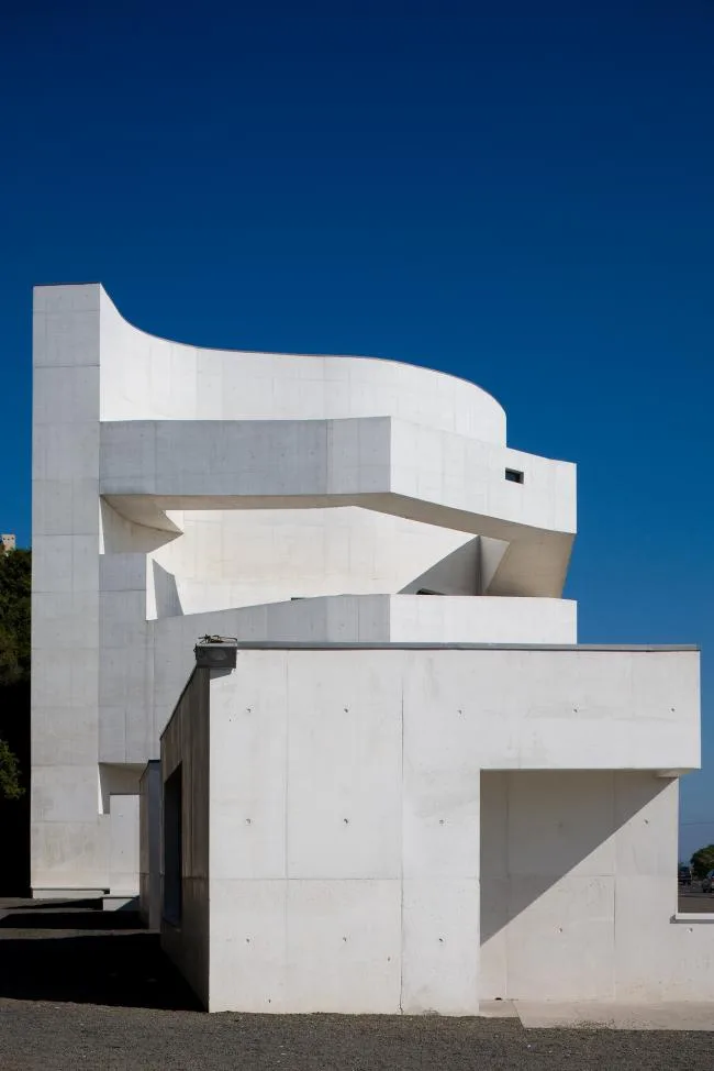 BIM建筑|层叠交织的手指坡道，在规整的秩序中追求变体 / Alvaro Siza建筑师事务所