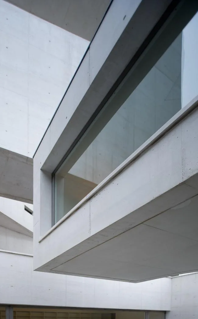 BIM建筑|层叠交织的手指坡道，在规整的秩序中追求变体 / Alvaro Siza建筑师事务所