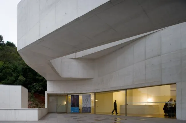 BIM建筑|层叠交织的手指坡道，在规整的秩序中追求变体 / Alvaro Siza建筑师事务所