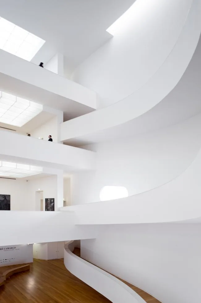BIM建筑|层叠交织的手指坡道，在规整的秩序中追求变体 / Alvaro Siza建筑师事务所