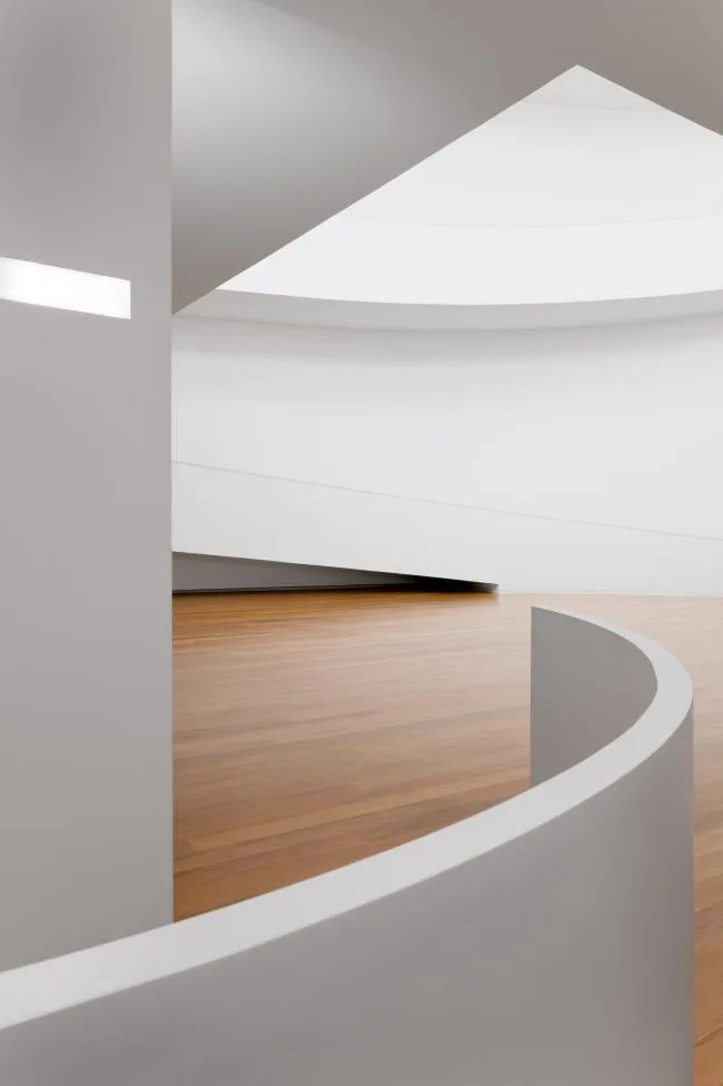 BIM建筑|层叠交织的手指坡道，在规整的秩序中追求变体 / Alvaro Siza建筑师事务所