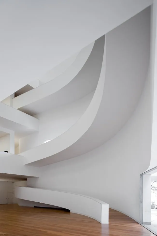 BIM建筑|层叠交织的手指坡道，在规整的秩序中追求变体 / Alvaro Siza建筑师事务所
