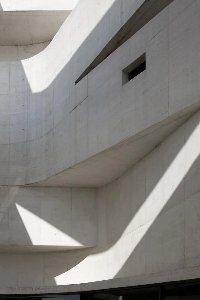 BIM建筑|层叠交织的手指坡道，在规整的秩序中追求变体 / Alvaro Siza建筑师事务所