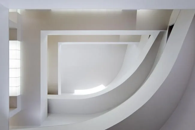 BIM建筑|层叠交织的手指坡道，在规整的秩序中追求变体 / Alvaro Siza建筑师事务所