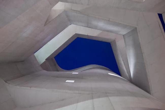 BIM建筑|层叠交织的手指坡道，在规整的秩序中追求变体 / Alvaro Siza建筑师事务所