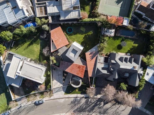 BIM建筑|仿若孩童随便散落的积木：智利天井室第