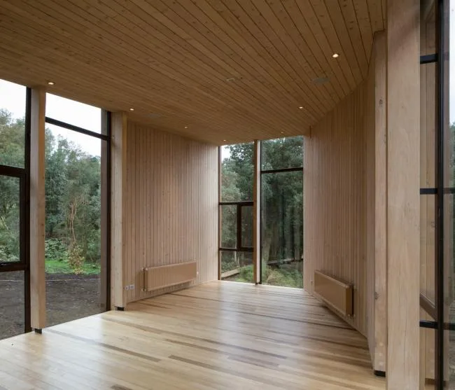 BIM建筑|轻触湖面，御风而立的排挤展厅/Aguilo +佩德拉萨