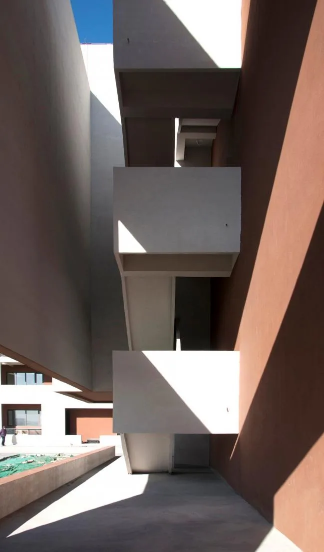 BIM建筑|莱佛士幼儿园及早教中间 / 空格建筑