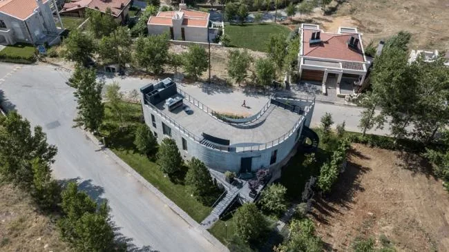 BIM建筑|冬可远不雅雪山夏时游水游玩的黎巴嫩四时室第