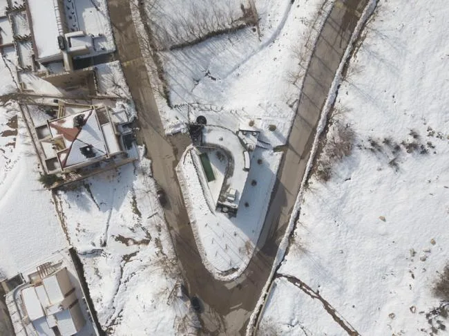 BIM建筑|冬可远不雅雪山夏时游水游玩的黎巴嫩四时室第