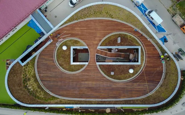 BIM建筑|混凝土与木板组成的弧形乐土：波兰幼儿园