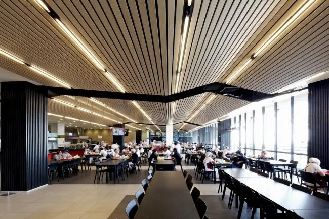 BIM建筑|现代金属质感，自由海浪屋顶诠释跨越50年时空的工场重构
